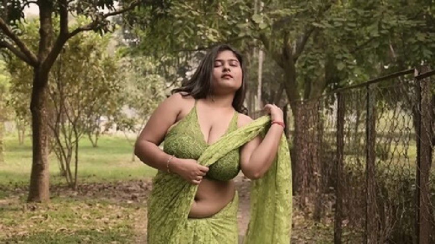 Megha Das Ghosh Flaunting Armpits, Deep Cleavage & Navel in Green Saree Outdoor Photoshoot