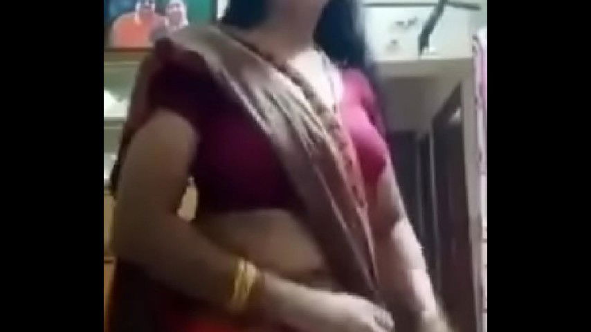 Desi village aunty big boobs on cam