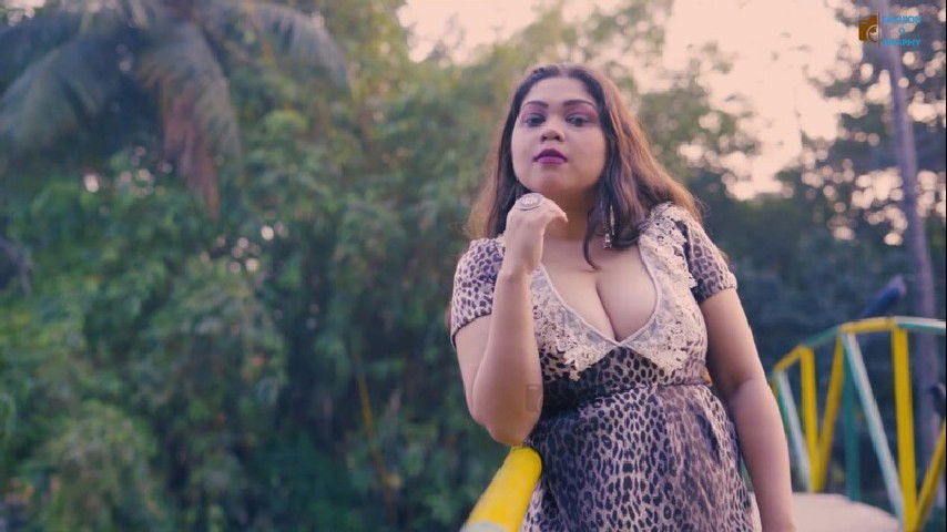 Horny Booby Suvrani Kundu Huge Cleavage Show Seducing Act