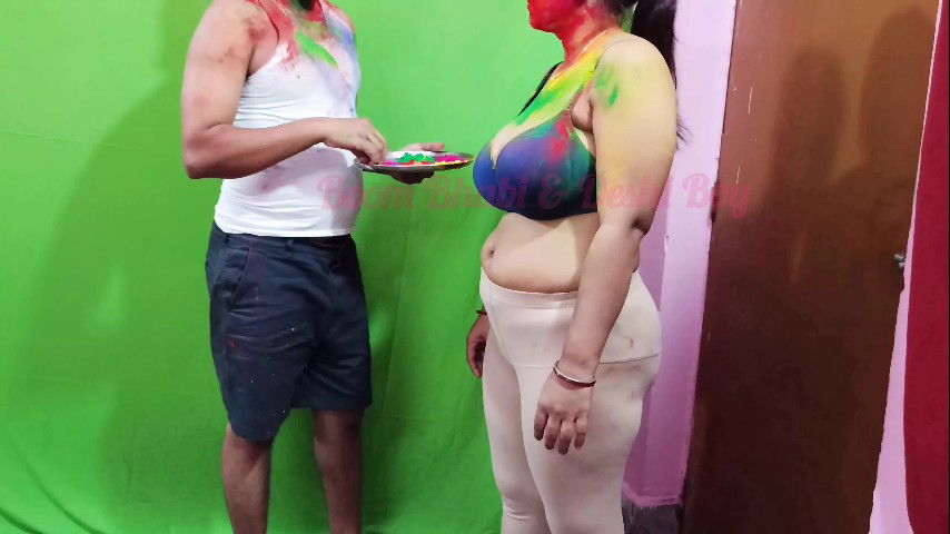 Holi me Debar ne apnehi bhukha Bhabi ko chod dia Female Condom laga ke .. full Hindi talking