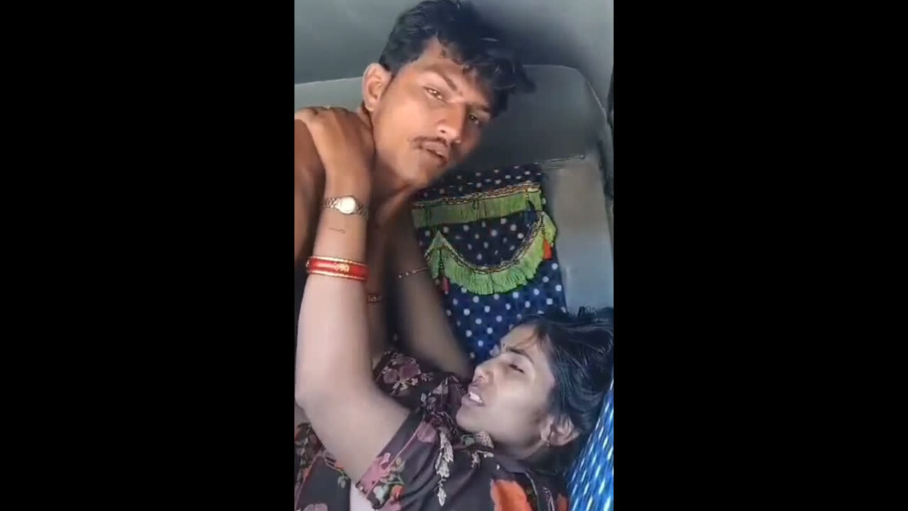 Desi village bhabhi affair Fucking hard with lover in car moaning loud