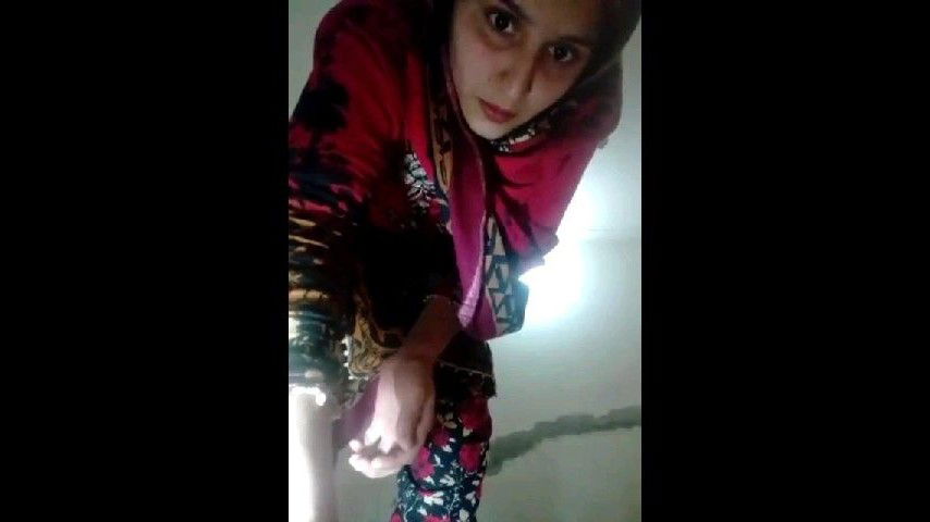 Very Beautiful Paki Bhabhi Rubbing her Pussy Very Hard & Moaning When Everyone Busy in Another Room