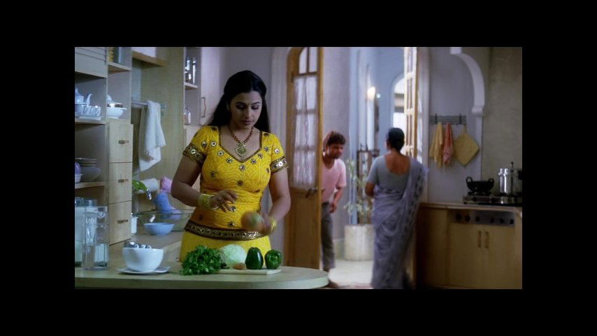 Sexy Amitha Rajan – booby Aunty from chup chup ke