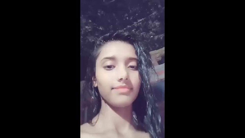 Desi girl bathing nude sefie video