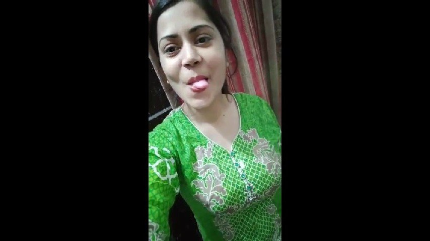 Pak Girl Remove Cloth - Paki girl removing clothes showing big boobs and pussy - Mydesi.net