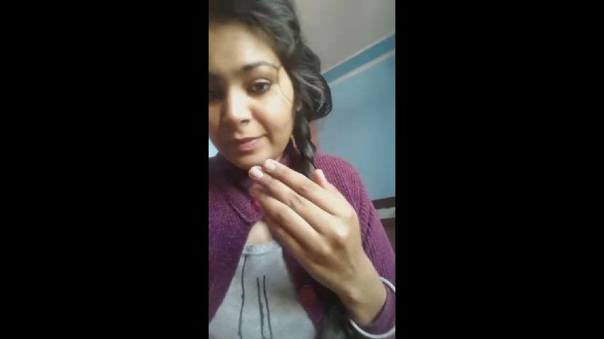 Sexy Desi Girl Showing And Smelling And Sucking Finger After Touching Asshole