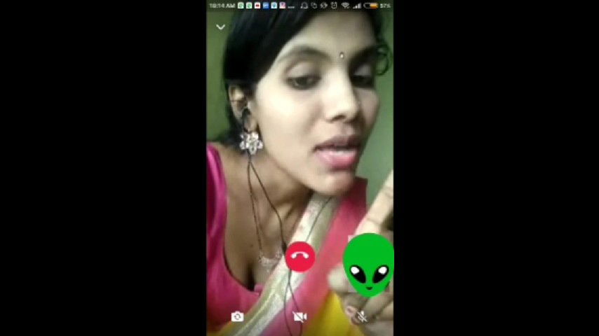 Beautiful Girl In Saree Showing On Video Call And Pussy Fingering Video For BF